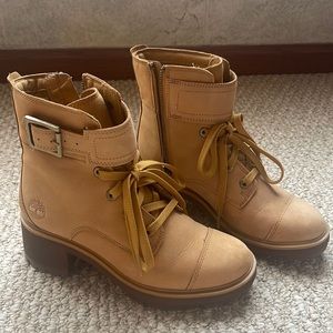 Timberland’s women’s boots with zipper, laces and buckle. Suede, worn once. EUC
